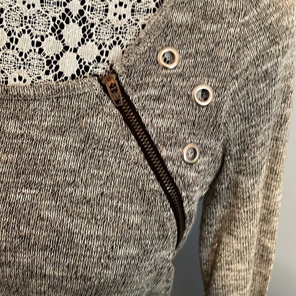 The Classic top. Size small NWT - Picture 2 of 13